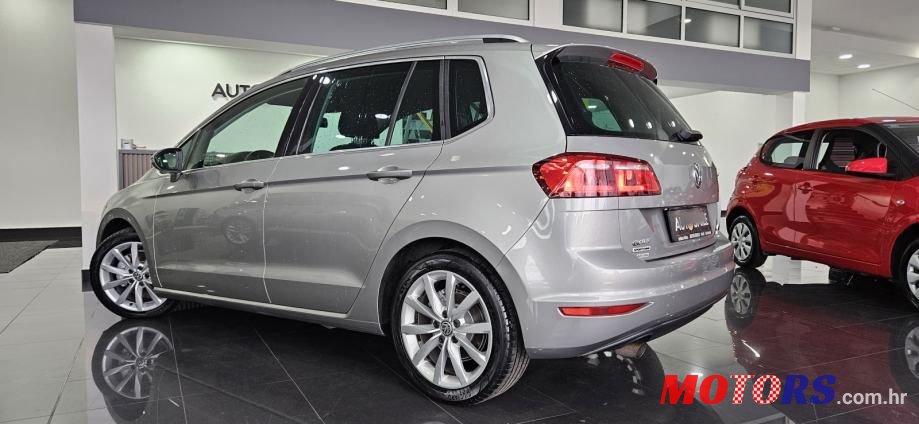 2015' Volkswagen Golf 1.6Tdi photo #4