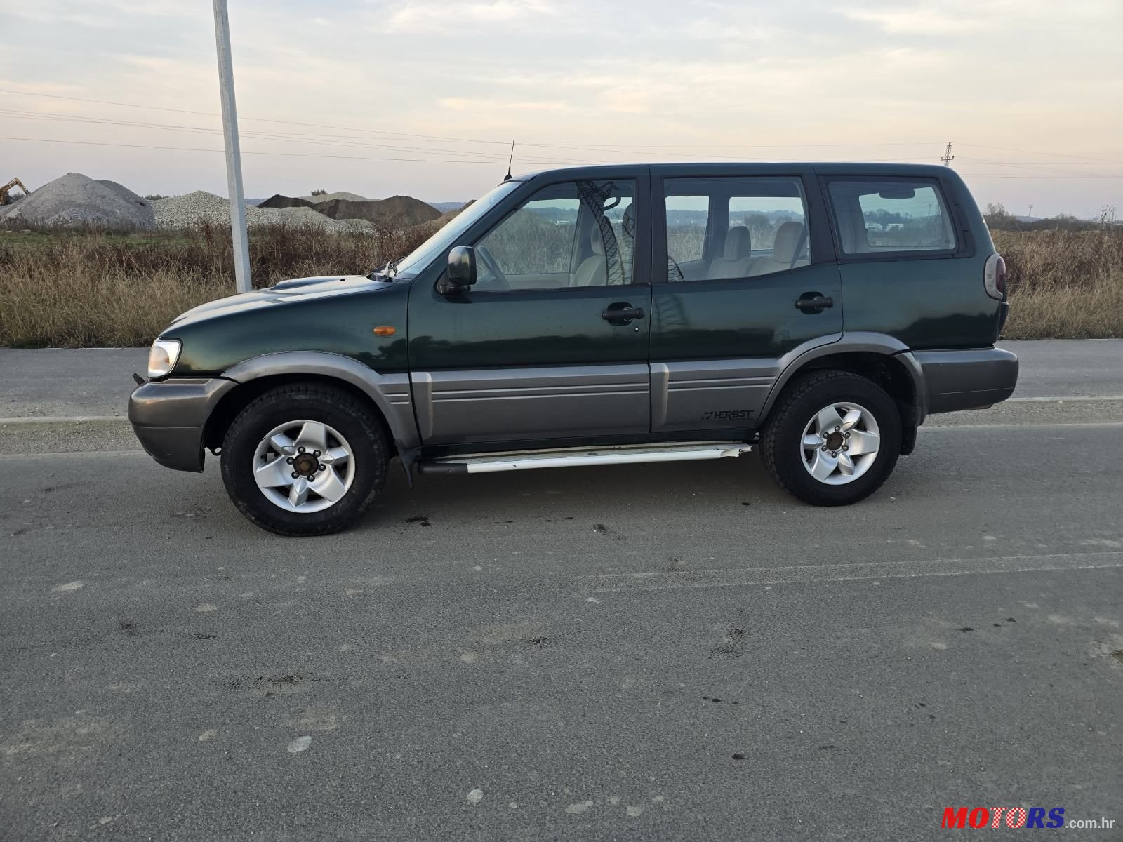 2003' Nissan Terrano 2,7 Tdi photo #2