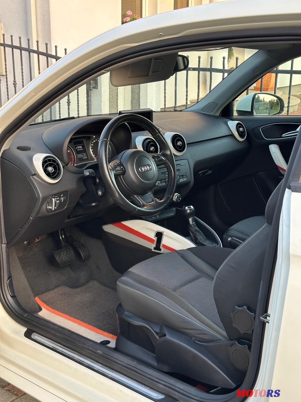 2011' Audi A1 1,4 Tfsi S-Tronic photo #6