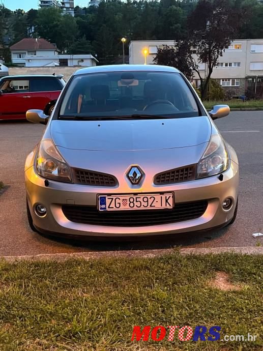 2007' Renault Clio Sport photo #4