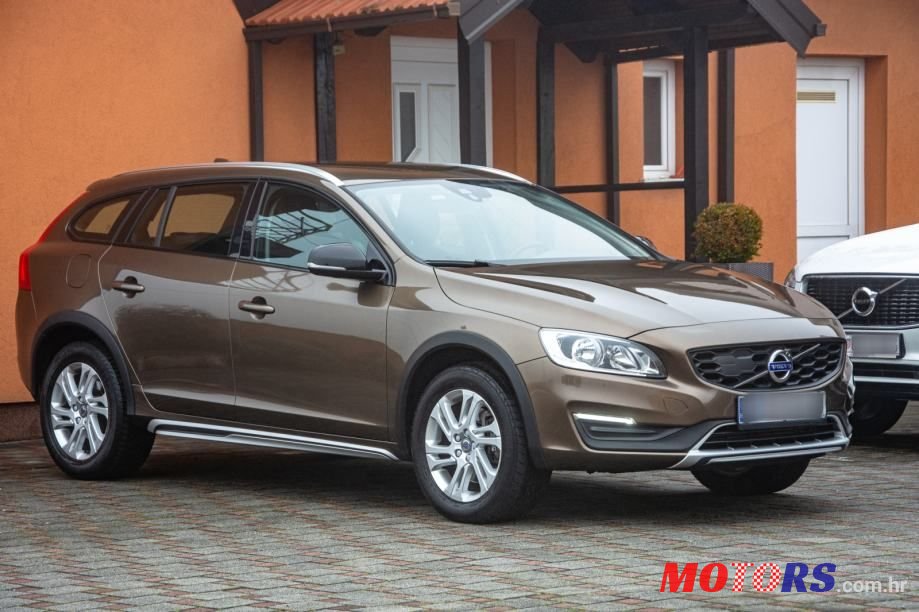 2018' Volvo V60 Cross Country D3 photo #1
