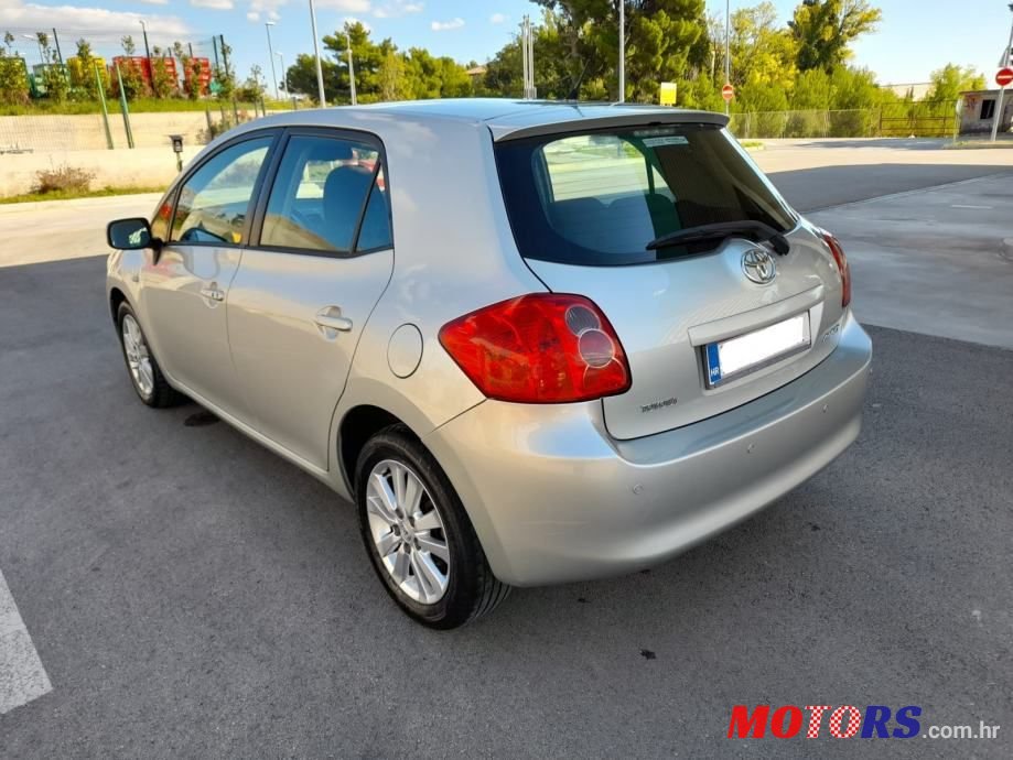 2008' Toyota Auris photo #2