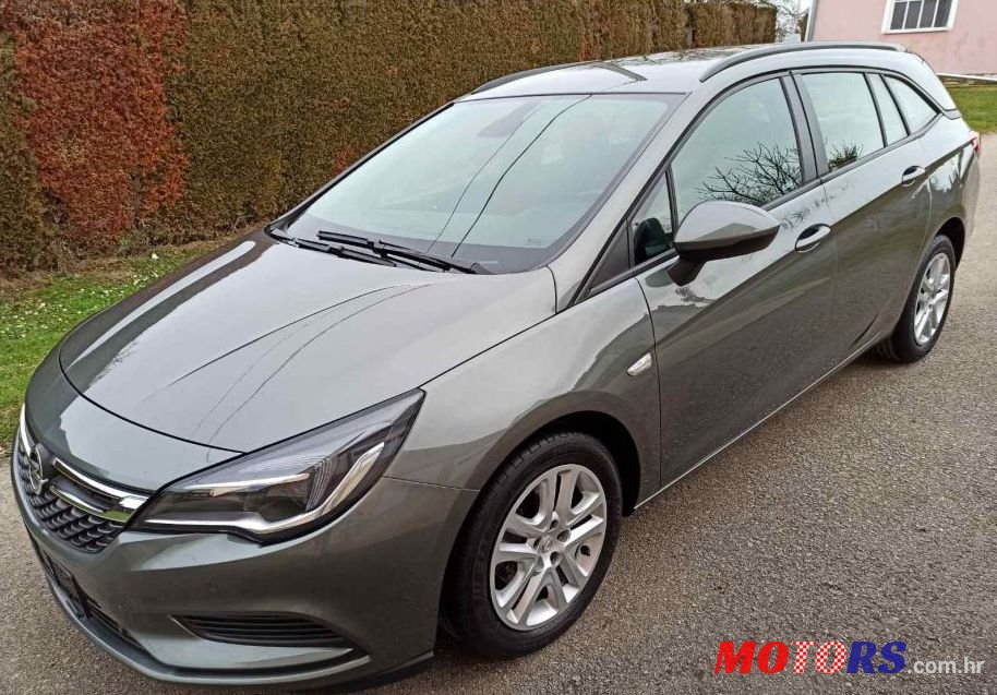 2017' Opel Astra 1,0 Turbo photo #1