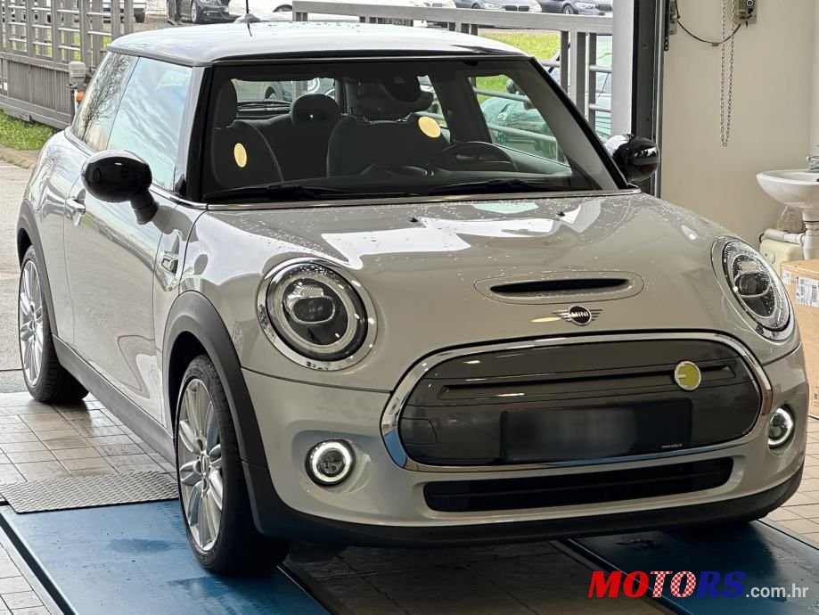 2020' MINI Cooper Se photo #1