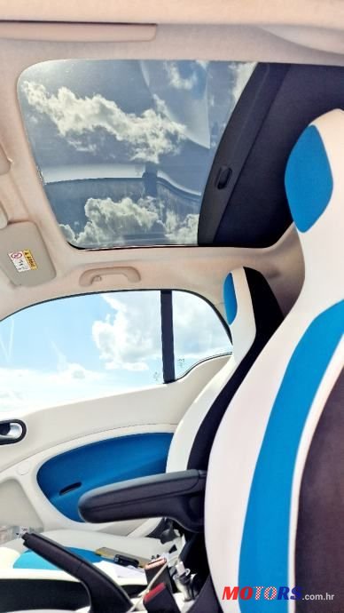 2017' Smart Fortwo photo #2