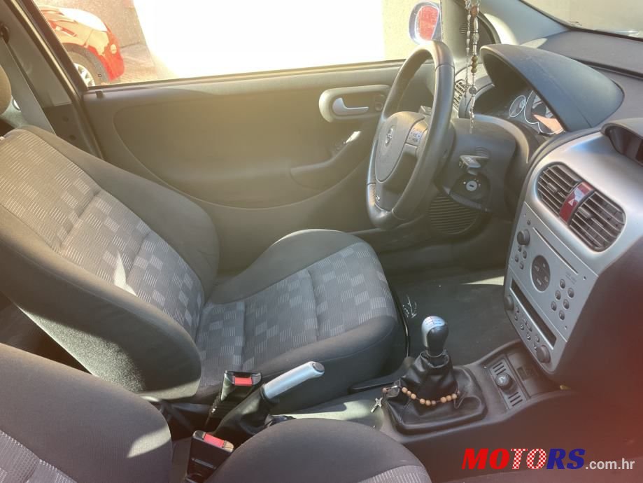 2004' Opel Corsa photo #5