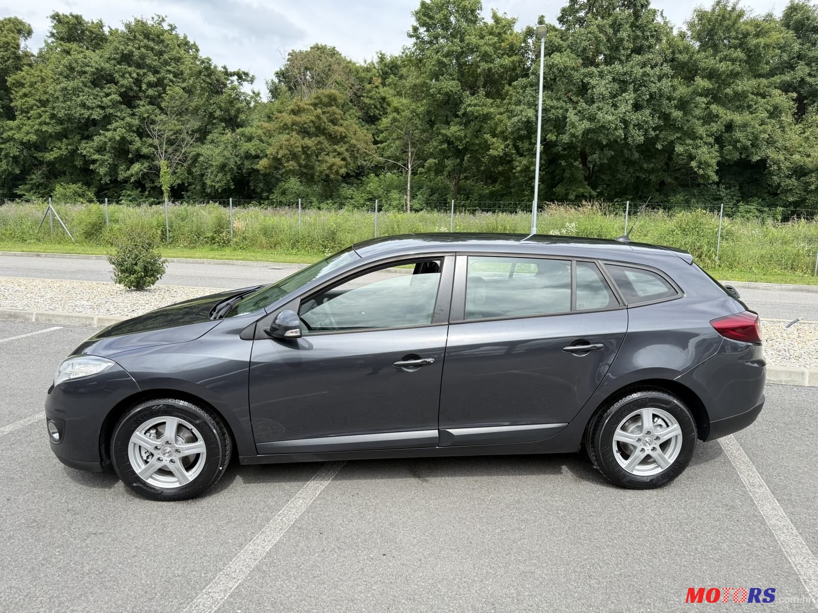 2012' Renault Megane Grandtour photo #3