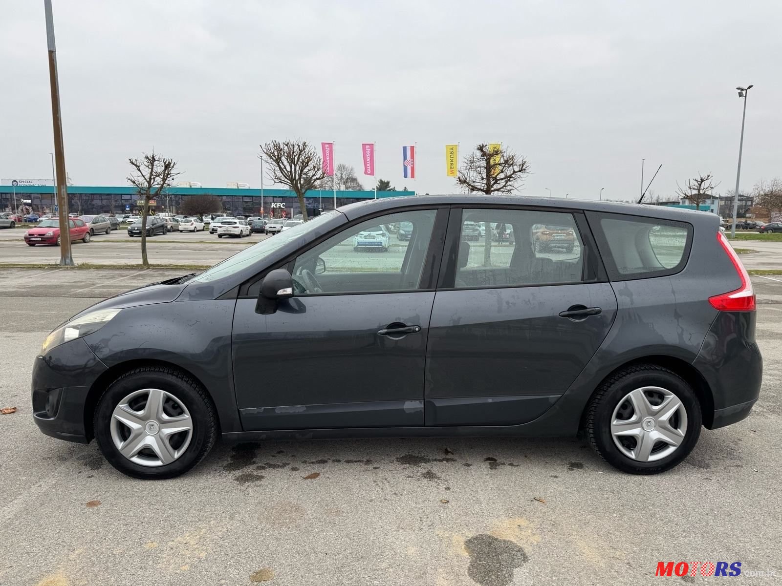 2011' Renault Megane Scenic 1.5Dci photo #4