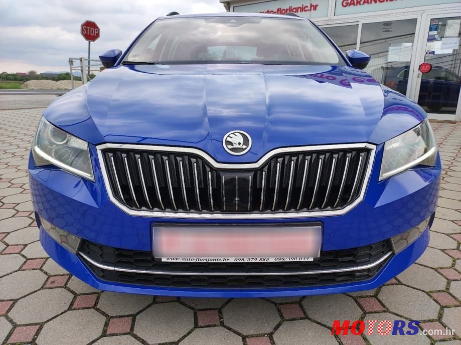 2019' Skoda Superb Combi photo #3