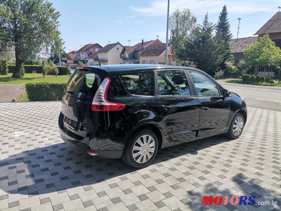 2012' Renault Megane Scenic 1.5 Dci photo #6