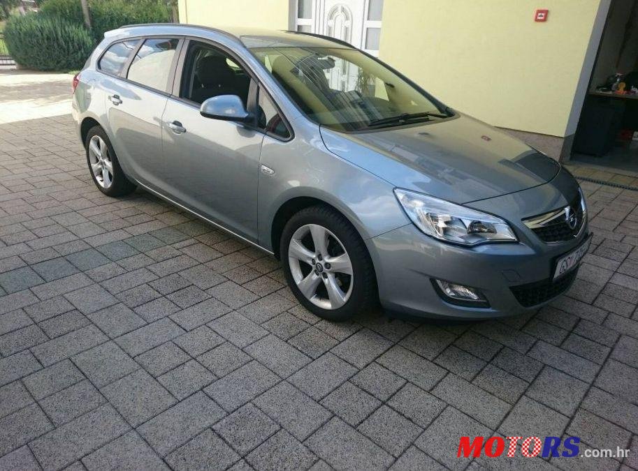 2012' Opel Astra 1,3 photo #1