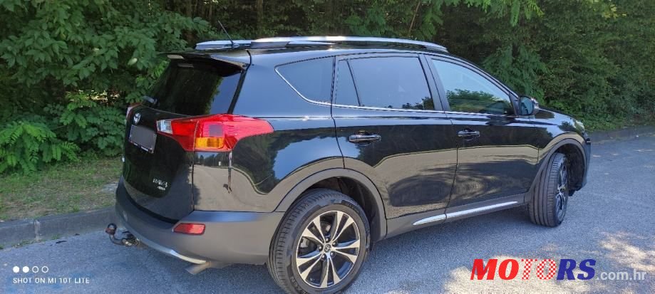2015' Toyota RAV4 photo #3