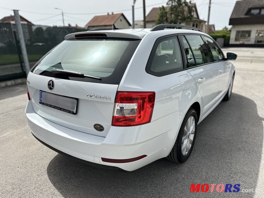 2020' Skoda Octavia 1.6Tdi photo #2
