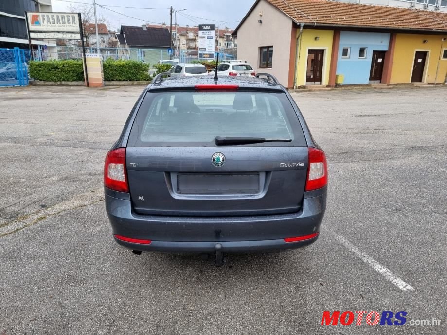 2012' Skoda Octavia Combi photo #5