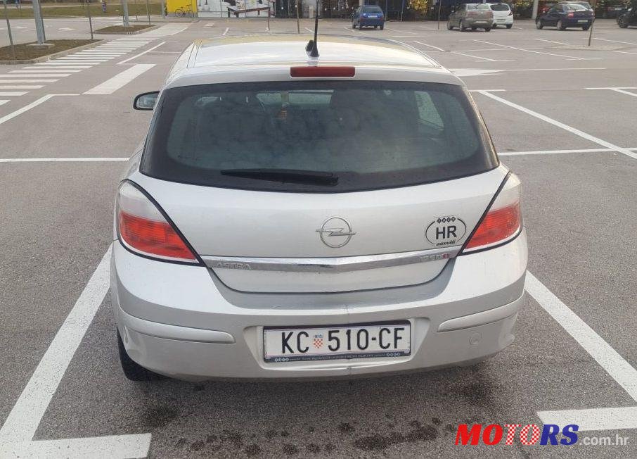 2005' Opel Astra 1,7 Cdti photo #2
