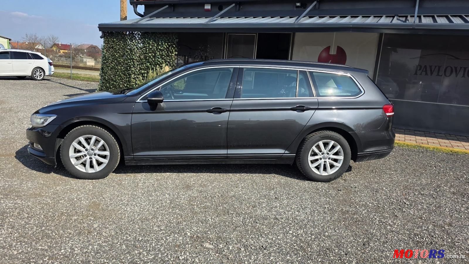 2017' Volkswagen Passat Variant photo #2