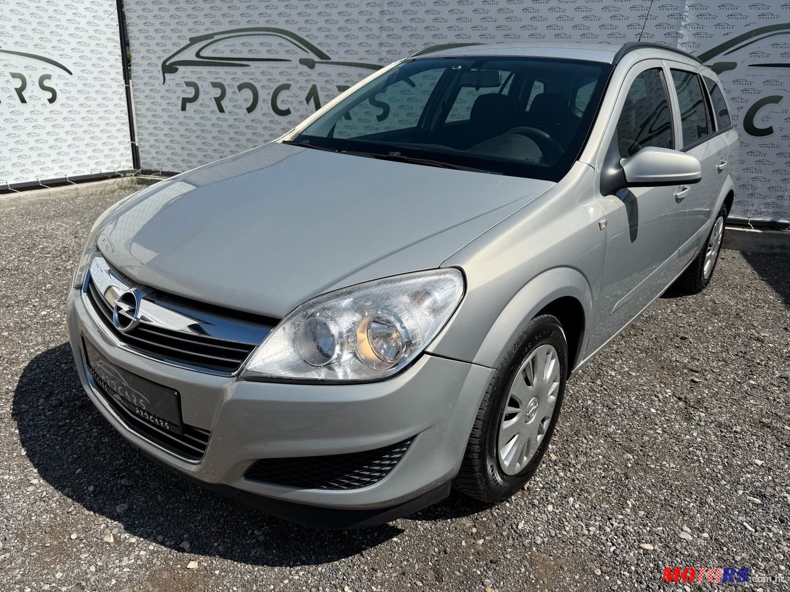 2008' Opel Astra Karavan photo #4