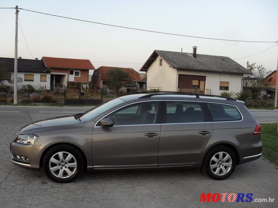 2011' Volkswagen Passat Variant photo #4