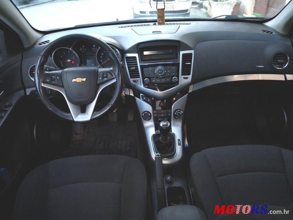 2012' Chevrolet photo #3