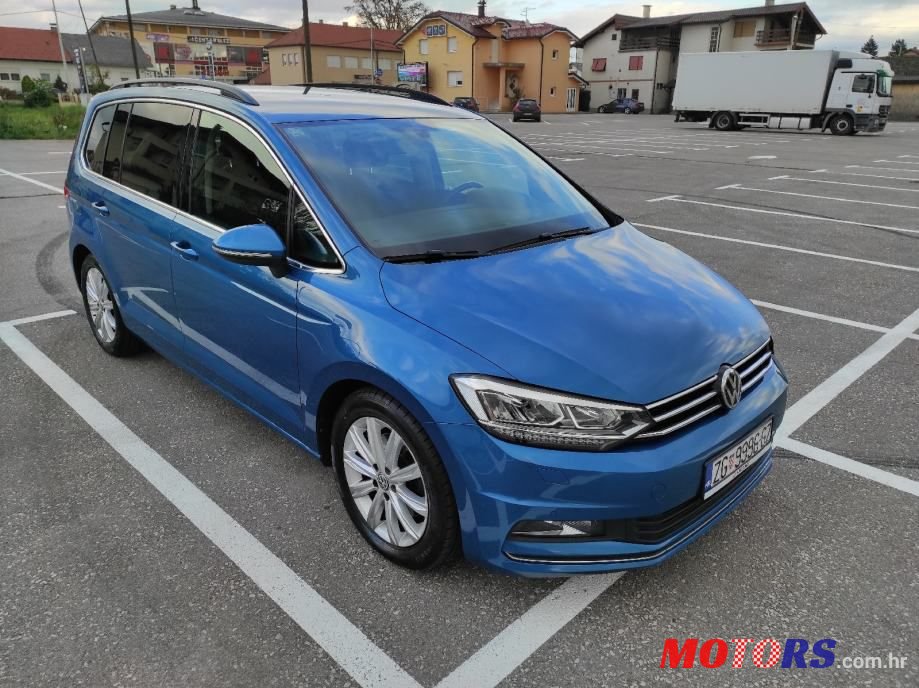 2016' Volkswagen Touran 2,0 Tdi Bmt photo #1
