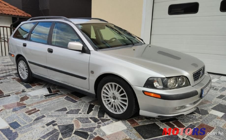 2005' Volvo V40 1.9Td photo #4