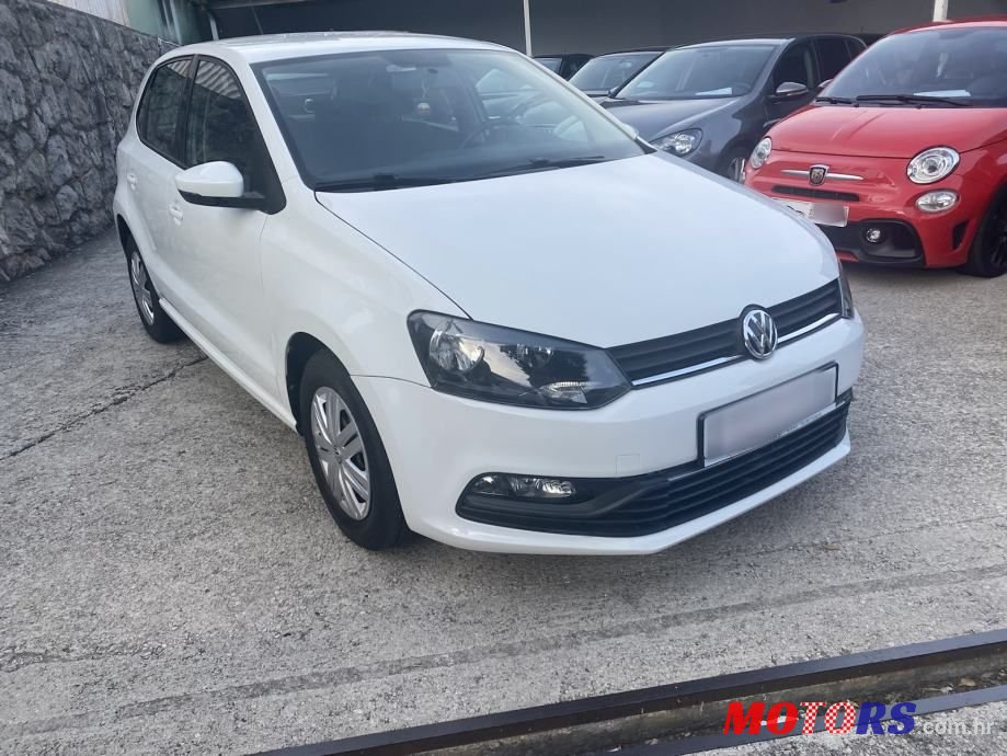 2014' Volkswagen Polo photo #6