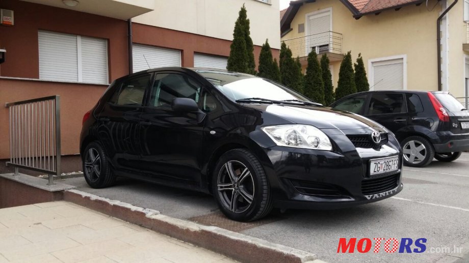 2007' Toyota Auris photo #1