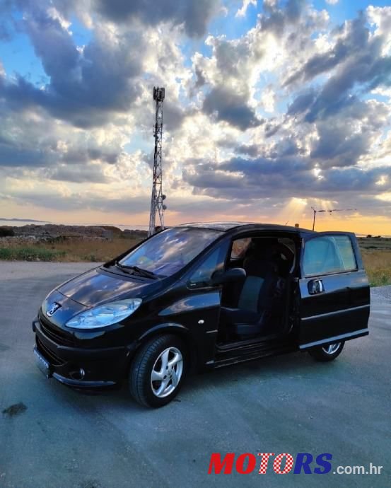 2005' Peugeot 1007 1,4 Hdi photo #2
