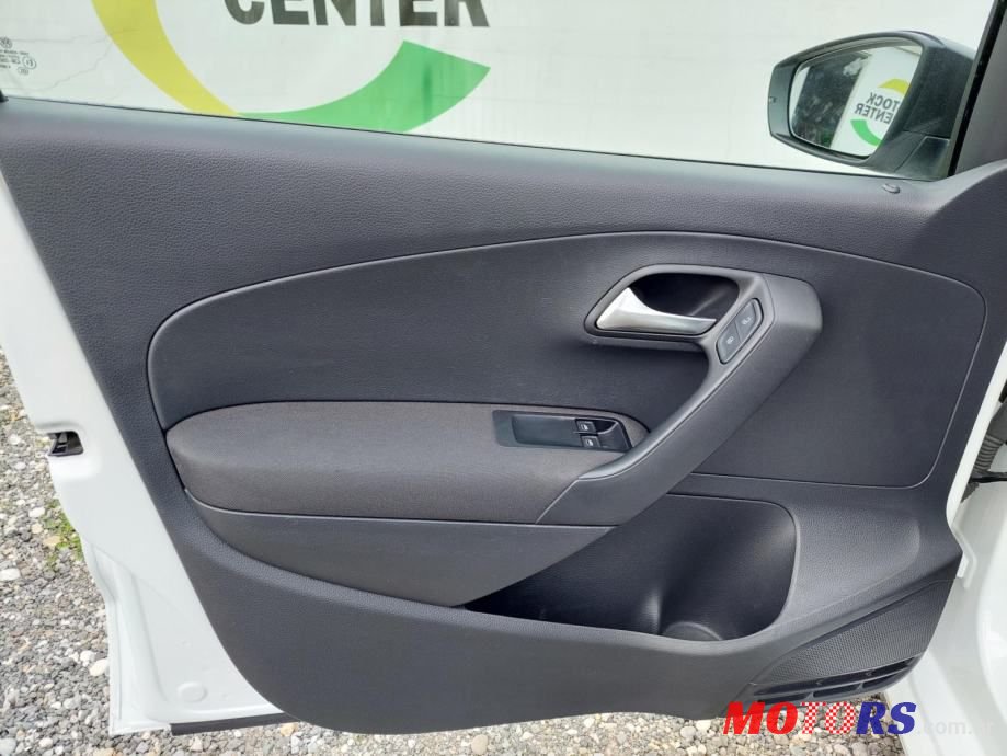 2016' Volkswagen Polo 1,0 photo #5