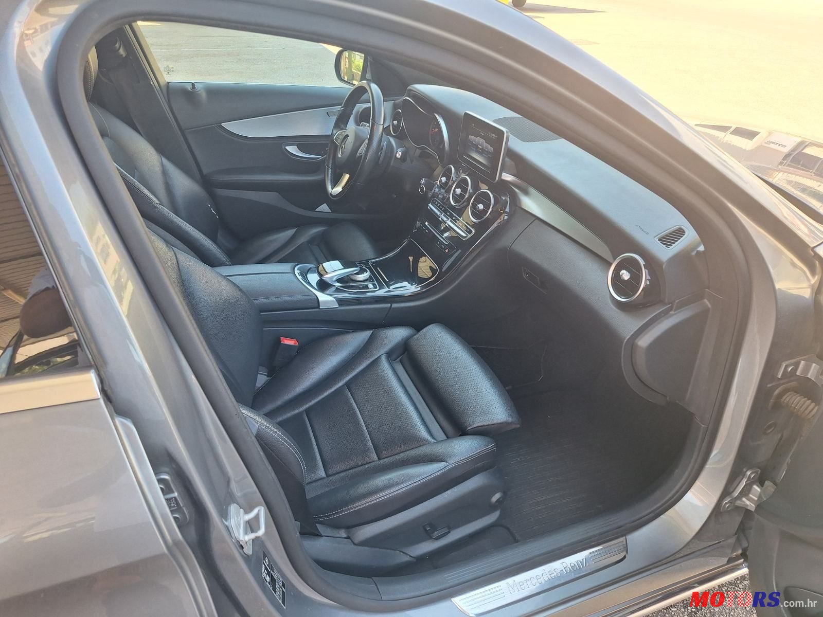 2015' Mercedes-Benz C-Klasa C 300 H T photo #6
