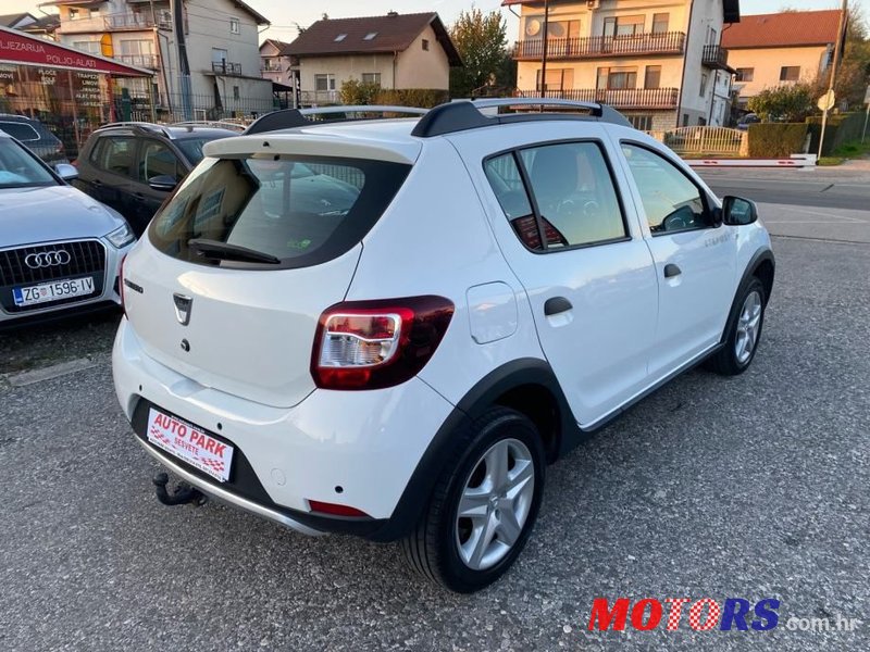 2014' Dacia Sandero photo #4