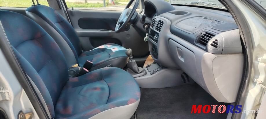 2002' Renault Thalia 1,4 16V photo #3