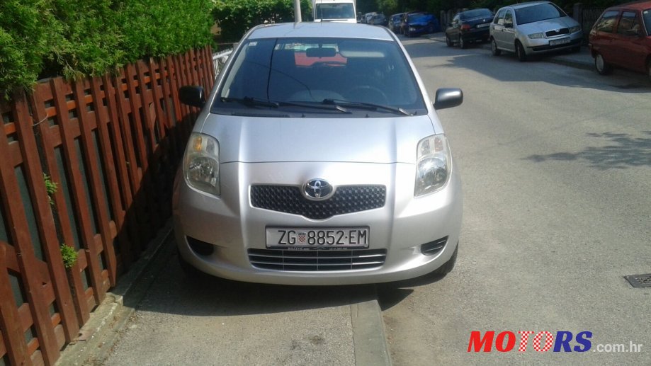 2007' Toyota Yaris photo #1