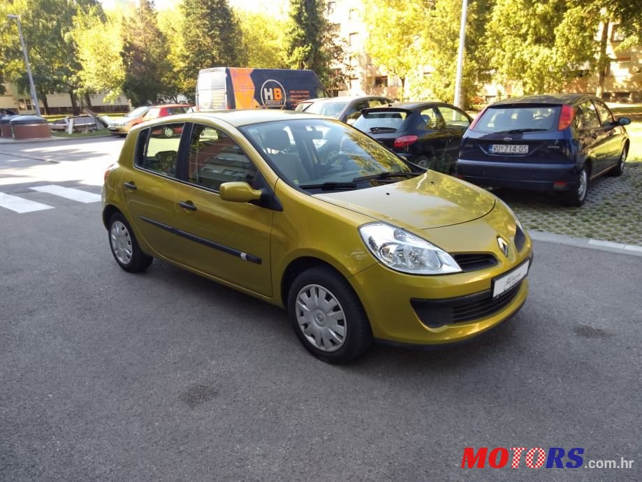2006' Renault Clio photo #1
