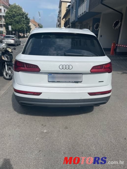 2020' Audi Q5 40 Tdi photo #2
