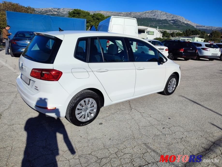 2016' Volkswagen Golf Plus photo #5