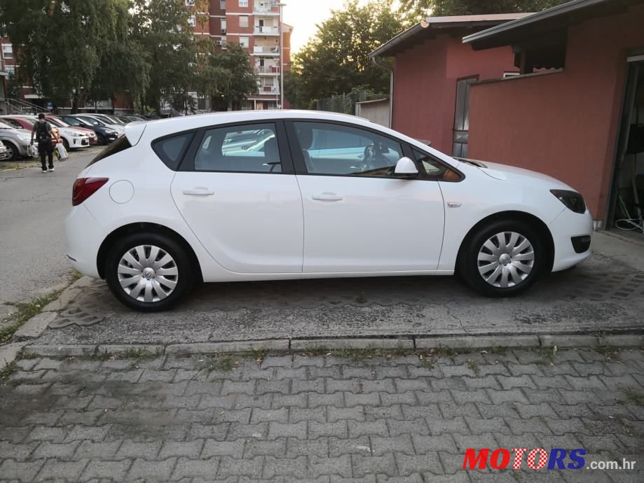 2014' Opel Astra 1.4 Turbo photo #3