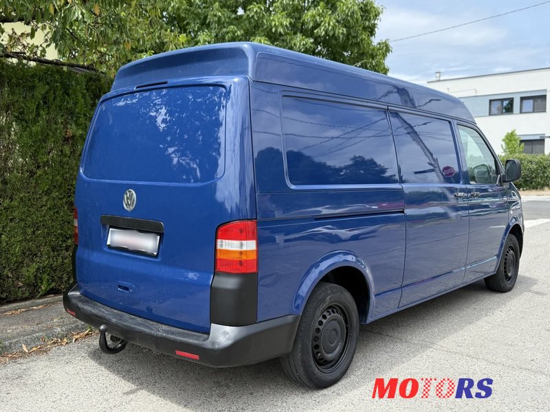 2008' Volkswagen Transporter Kombi photo #6