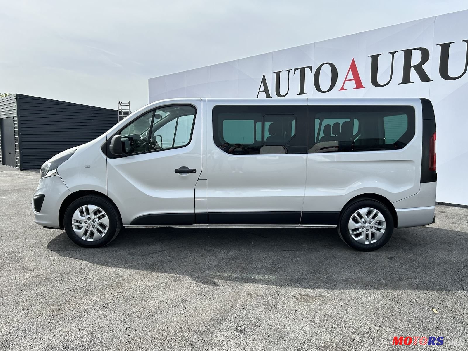 2017' Opel Vivaro photo #2