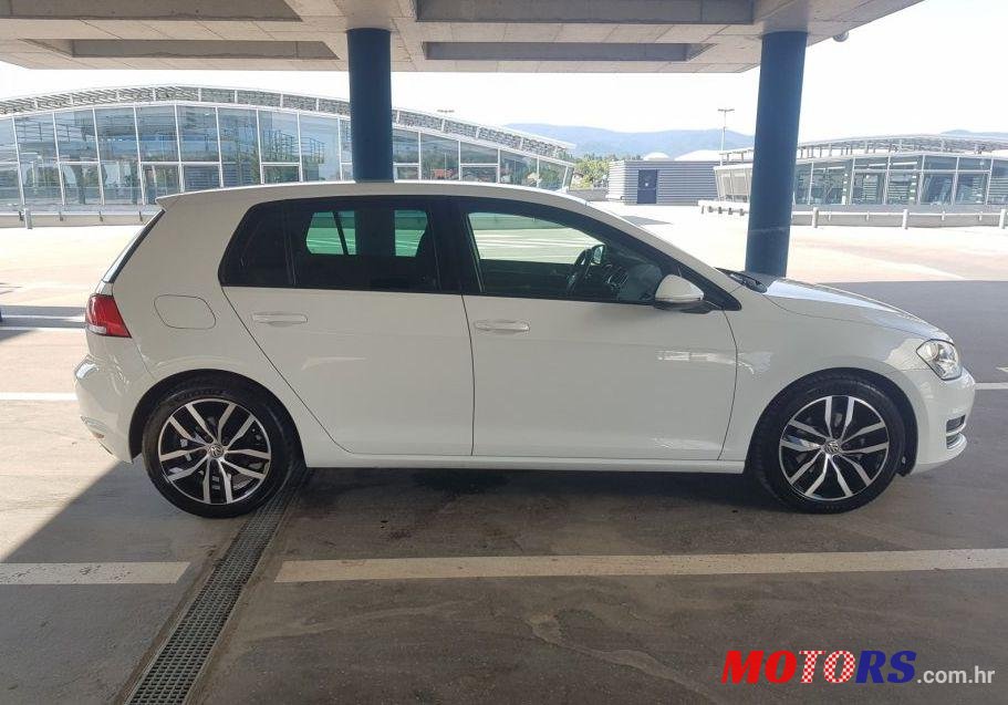 2013' Volkswagen Golf VII photo #2