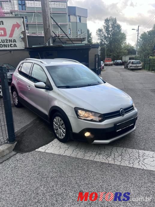 2011' Volkswagen Polo photo #3