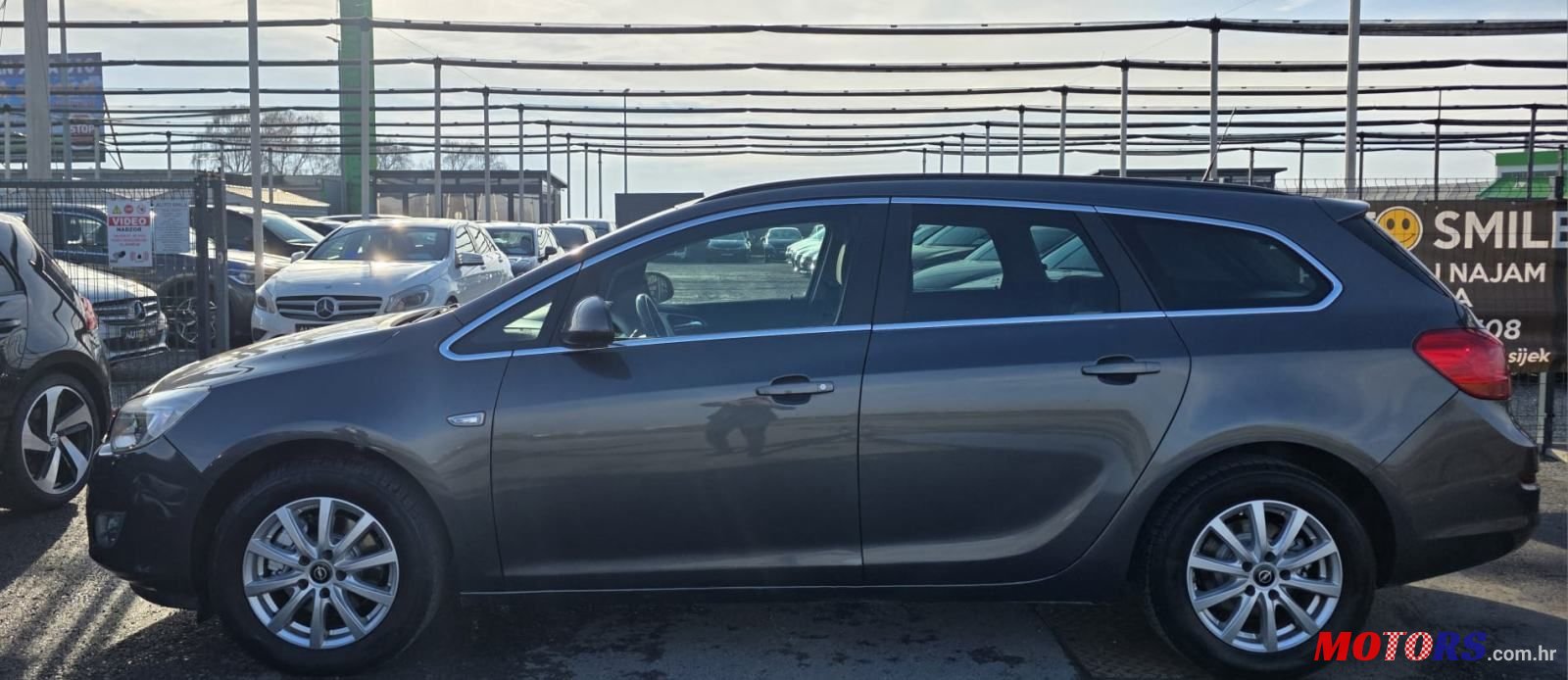 2012' Opel Astra Karavan photo #2