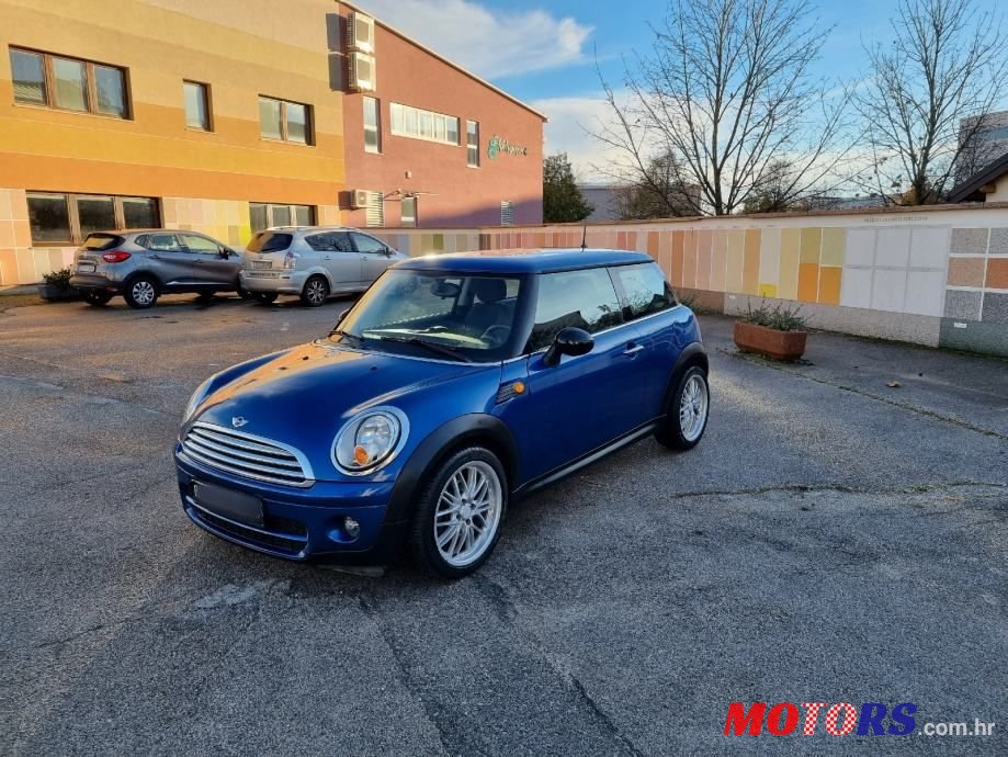 2009' MINI Cooper Cooper D photo #1
