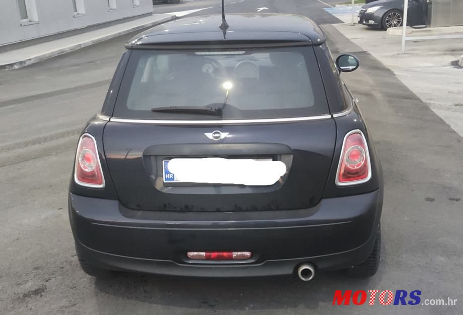 2013' MINI Cooper D photo #3