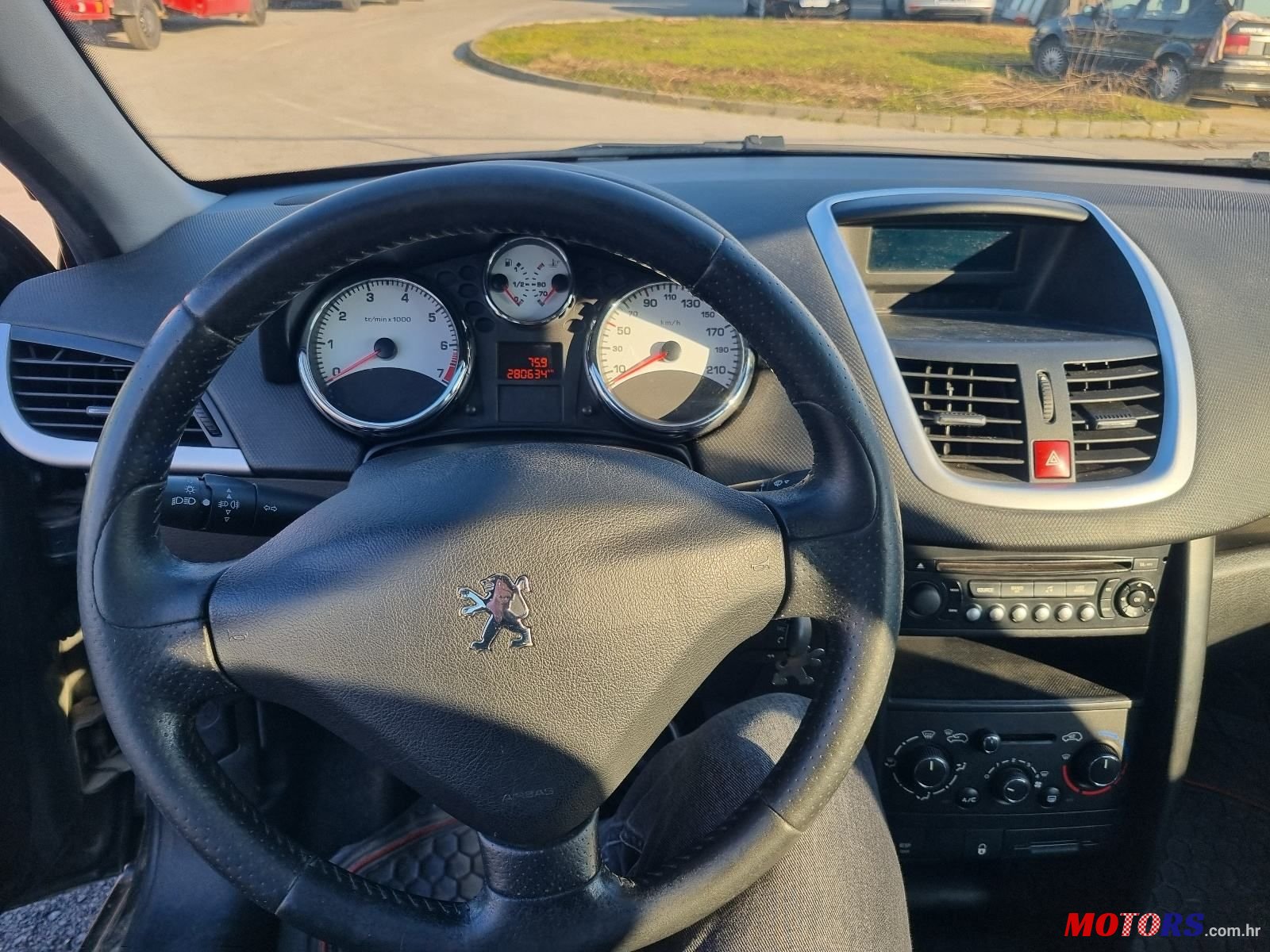 2011' Peugeot 207 1,4 Vti photo #2