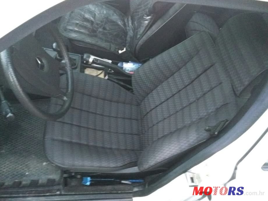 1990' Mercedes-Benz 190 2,0 photo #4