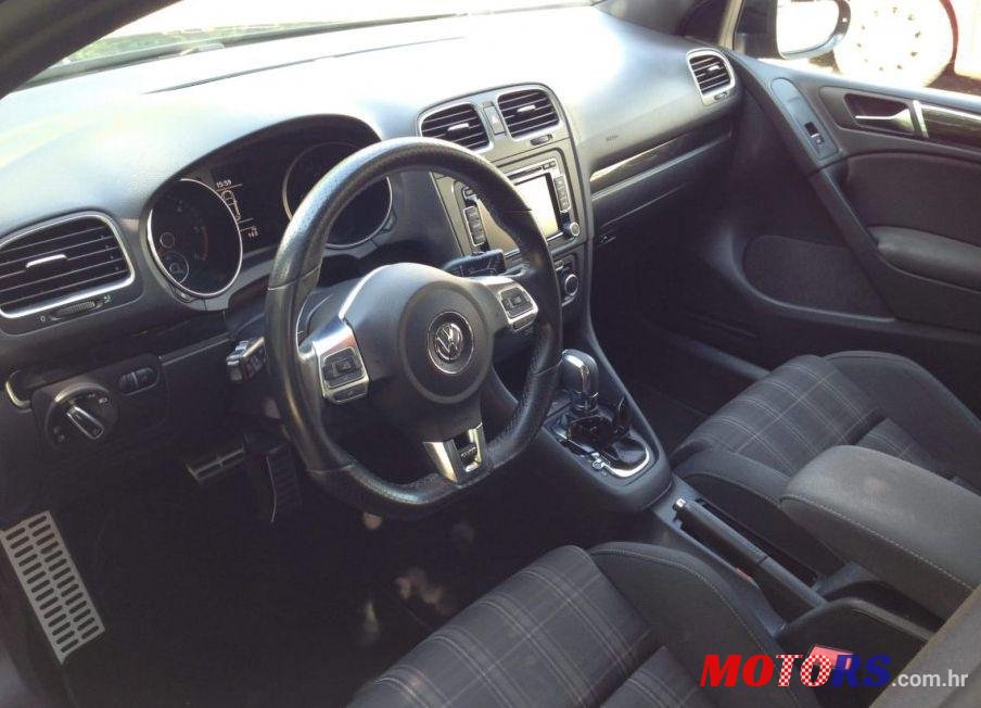 2011' Volkswagen Golf VI 2,0 Tdi photo #1