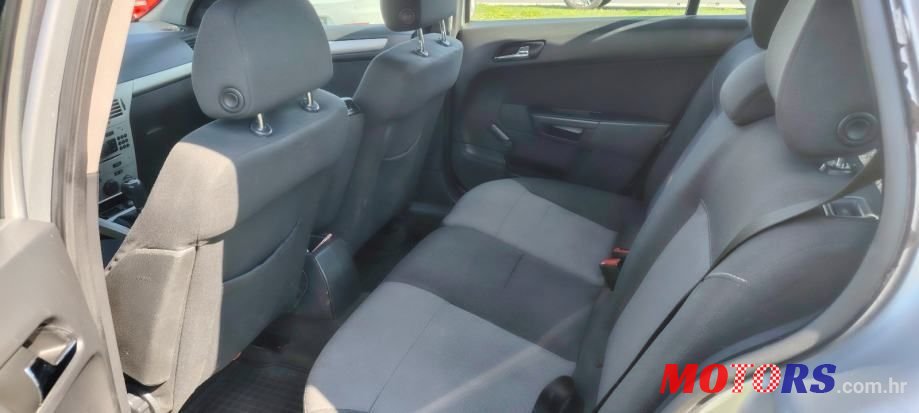 2008' Opel Astra 1,7 Cdti photo #2