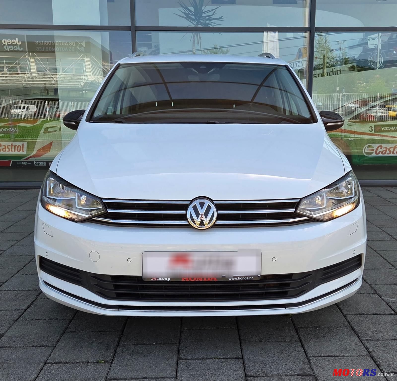 2019' Volkswagen Touran 1.5 Tsi Dsg photo #2