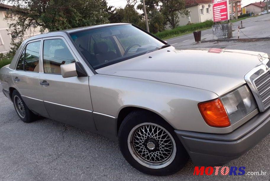 1989' Mercedes-Benz 124 200E photo #1